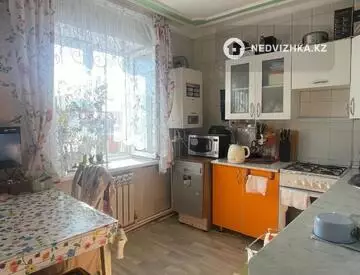 2-комнатная квартира, этаж 3 из 3, 53 м², миниатюра 3