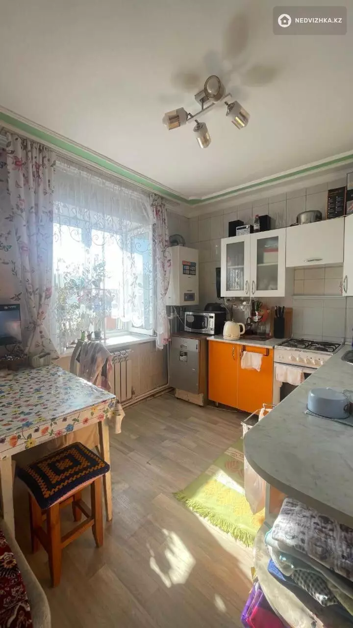 2-комнатная квартира, этаж 3 из 3, 53 м², фотография 3