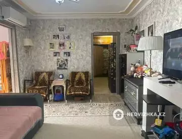 2-комнатная квартира, этаж 3 из 3, 53 м², миниатюра 2