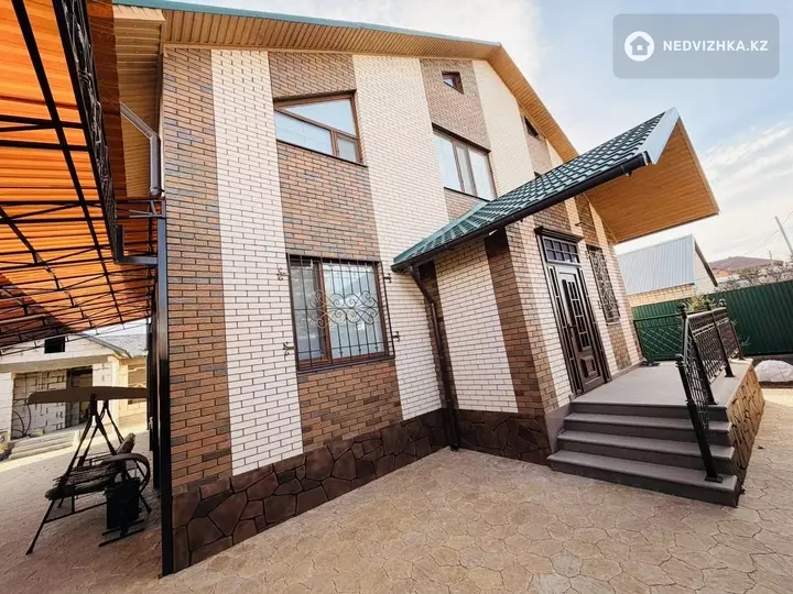 7-комнатный дом, 6 соток, 256 м², фотография 2
