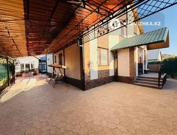 7-комнатный дом, 6 соток, 256 м²