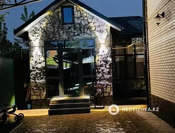 7-комнатный дом, 6 соток, 256 м²