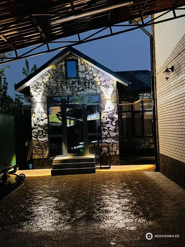 7-комнатный дом, 6 соток, 256 м², фотография 4