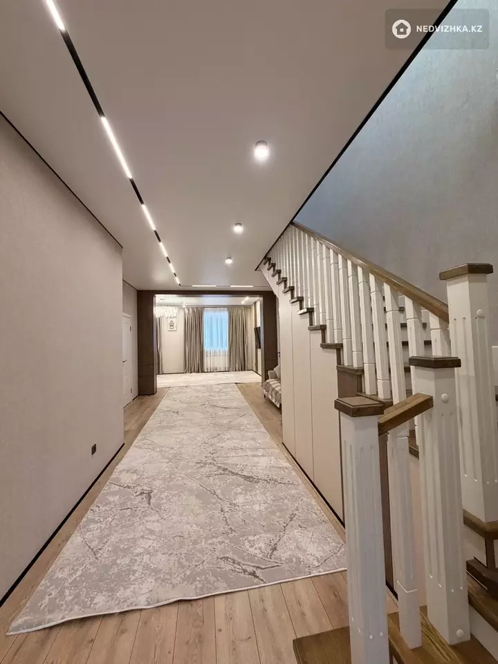 7-комнатный дом, 6 соток, 256 м², фотография 3