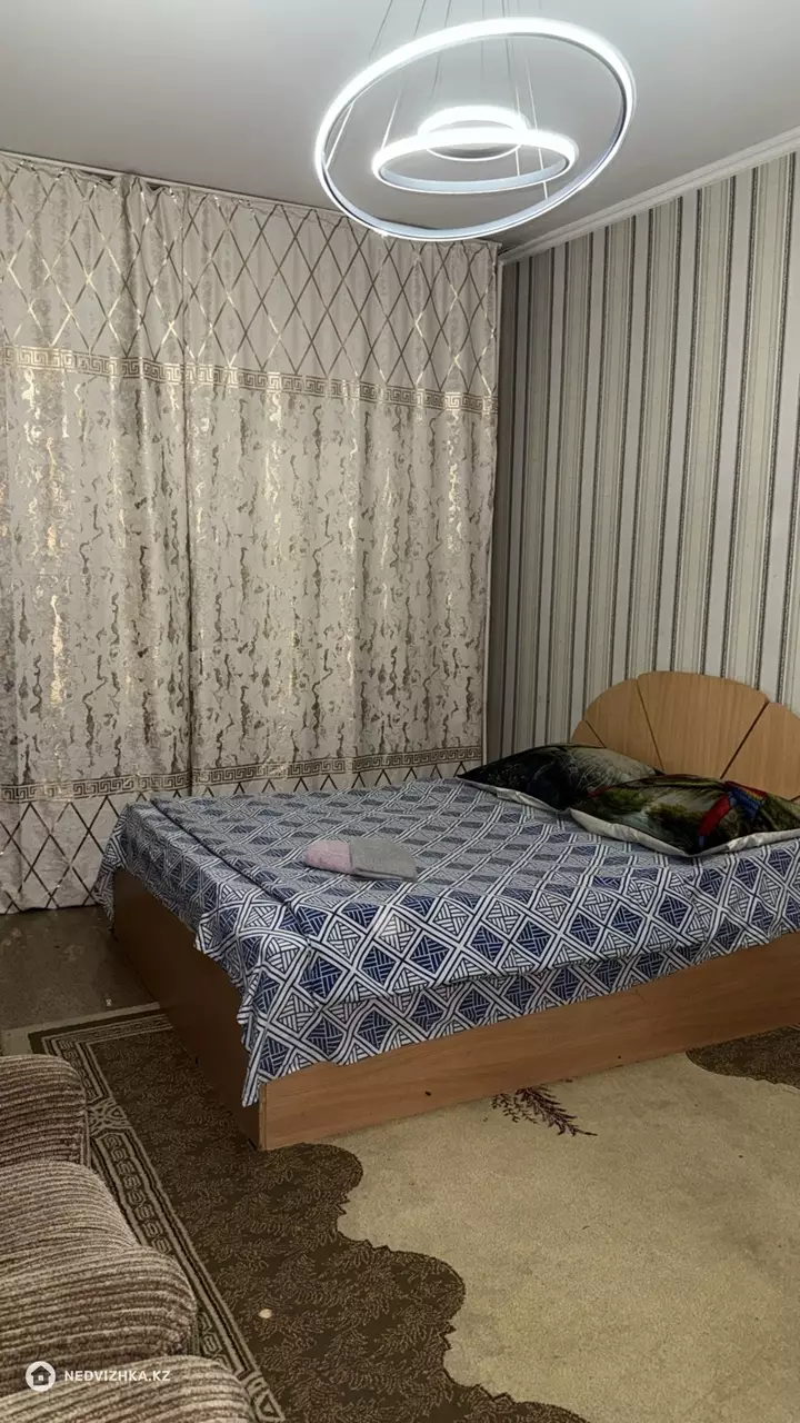 1-комнатная квартира, этаж 2 из 5, 30 м², Посуточно, 3-фотосурет