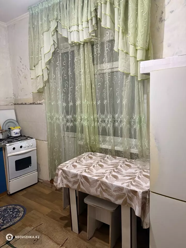 1-комнатная квартира, этаж 2 из 5, 30 м², Посуточно, 4-фотосурет