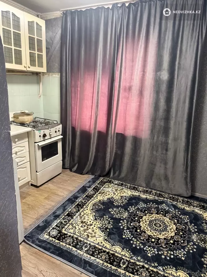 1-комнатная квартира, этаж 1 из 4, 30 м², Посуточно, 4-фотосурет