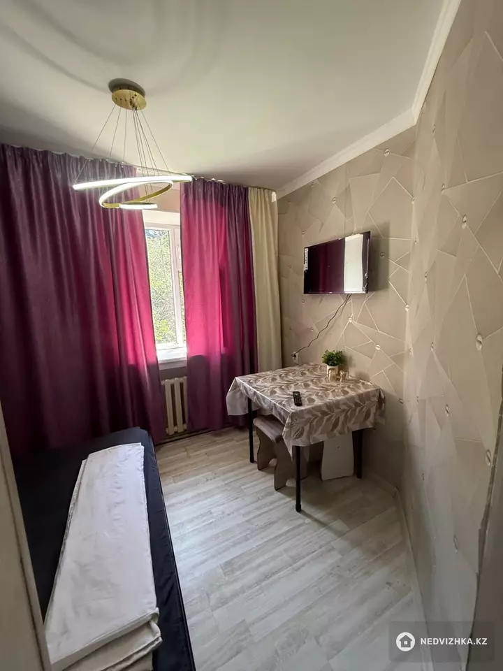 1-комнатная квартира, этаж 3 из 4, 30 м², Посуточно, 2-фотосурет