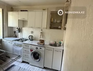 1-комнатная квартира, этаж 3 из 4, 30 м², Посуточно