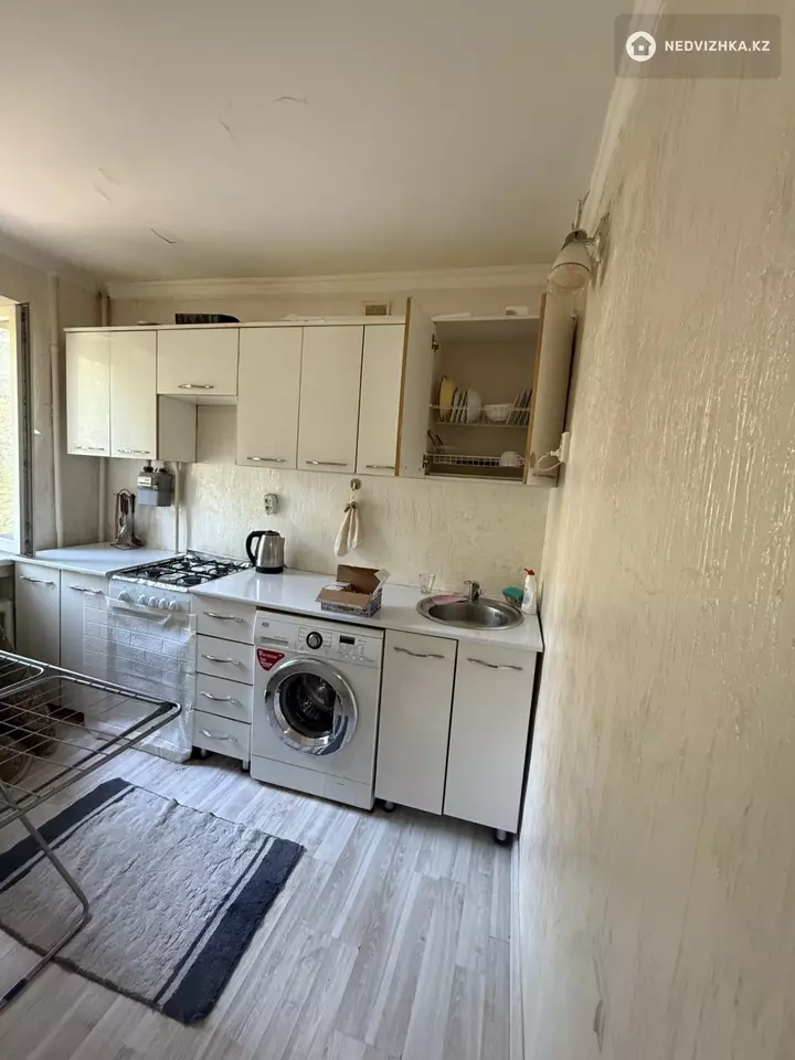 1-комнатная квартира, этаж 3 из 4, 30 м², Посуточно, 4-фотосурет
