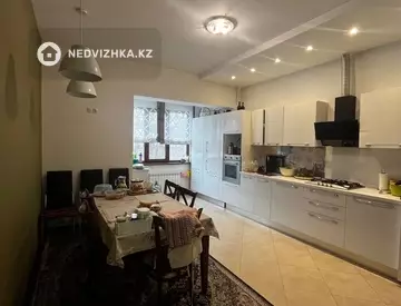 4-комнатная квартира, этаж 4 из 6, 132 м²