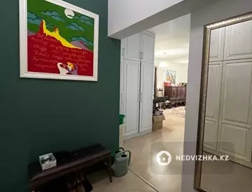 4-комнатная квартира, этаж 4 из 6, 132 м²