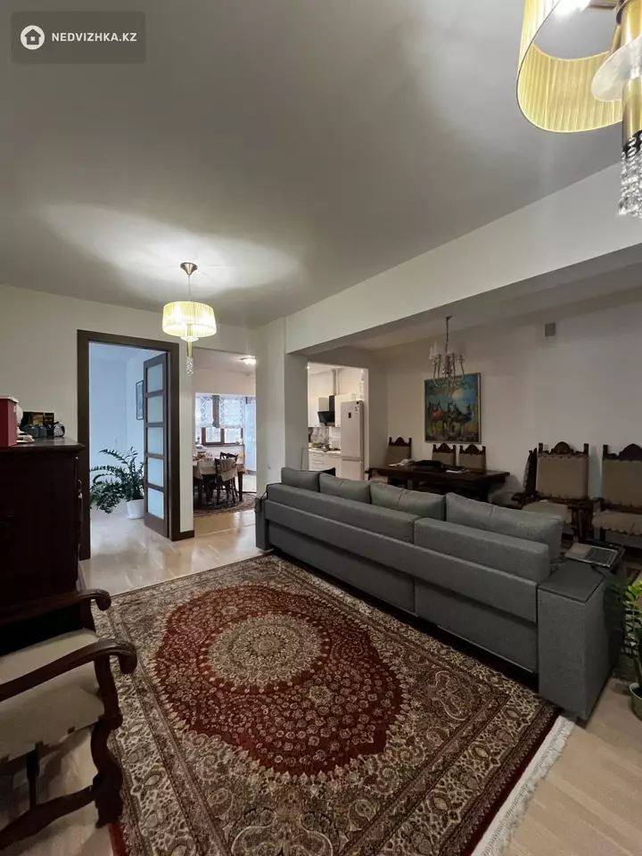 4-комнатная квартира, этаж 4 из 6, 132 м², фотография 3