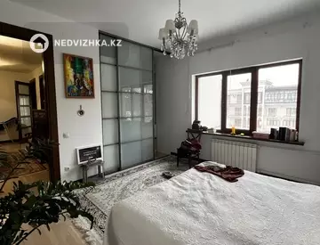 4-комнатная квартира, этаж 4 из 6, 132 м²