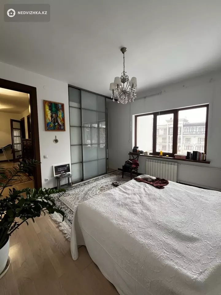 4-комнатная квартира, этаж 4 из 6, 132 м², фотография 5
