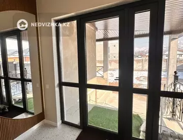 7-комнатный дом, 8 соток, 300 м², миниатюра 2