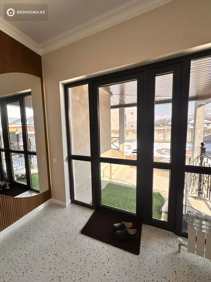 7-комнатный дом, 8 соток, 300 м², фотография 2