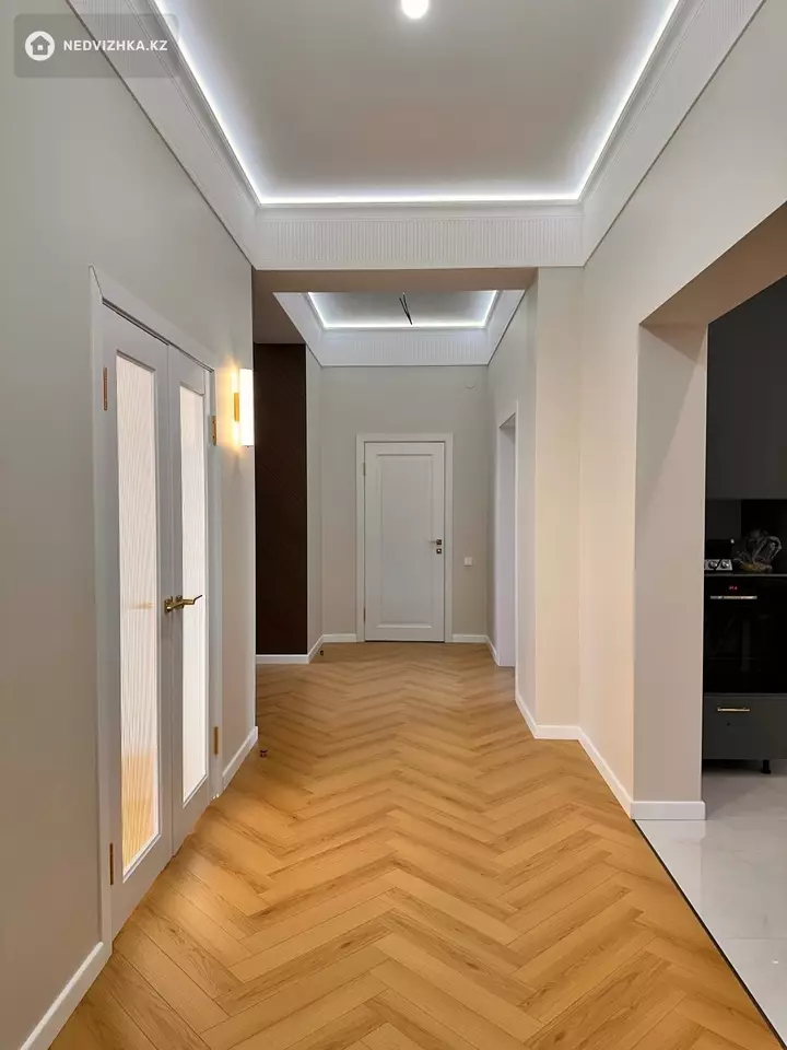 7-комнатный дом, 8 соток, 300 м², фотография 3