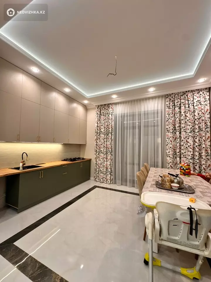 7-комнатный дом, 8 соток, 300 м², фотография 4