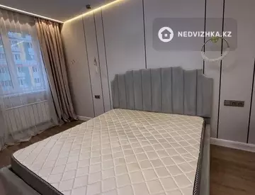 2-комнатная квартира, этаж 3 из 12, 62 м², миниатюра 1
