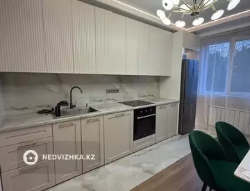 2-комнатная квартира, этаж 3 из 12, 62 м², миниатюра 4