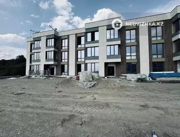 3-комнатная квартира, этаж 2 из 3, 93 м², миниатюра 1