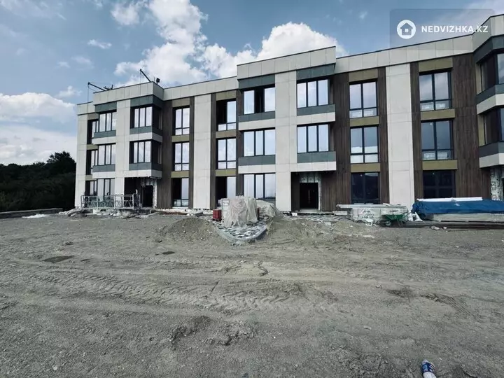 3-комнатная квартира, этаж 2 из 3, 93 м²