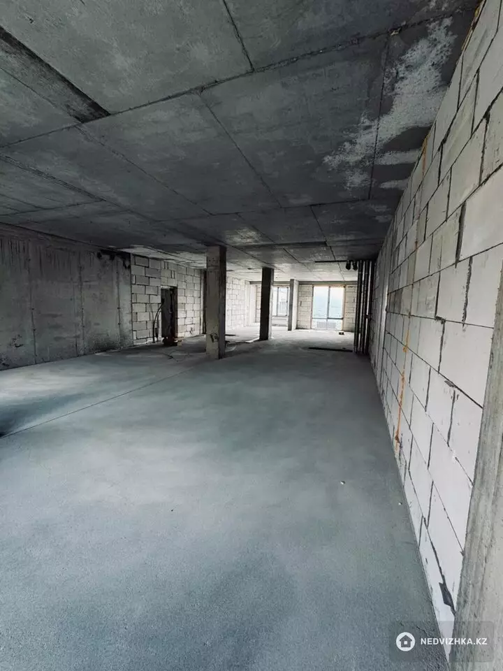 3-комнатная квартира, этаж 2 из 3, 93 м², фотография 2