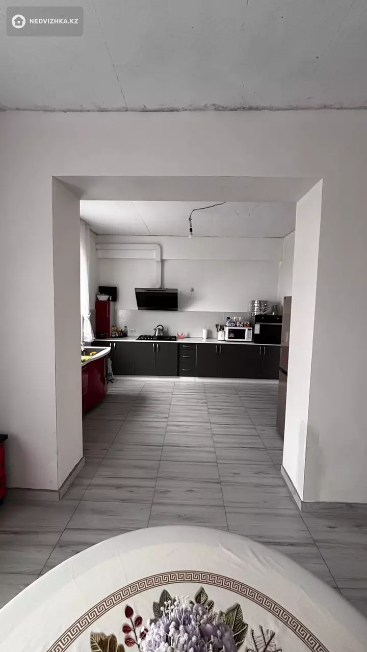 5-бөлмелі үй, 10 соттық, 317 м²