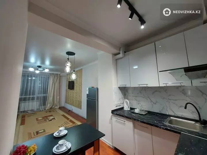 3-комнатная квартира, этаж 9 из 10, 76 м², фотография 2