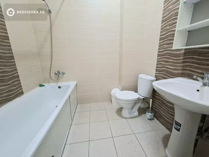 1-комнатная квартира, этаж 4 из 10, 37 м², фотография 2