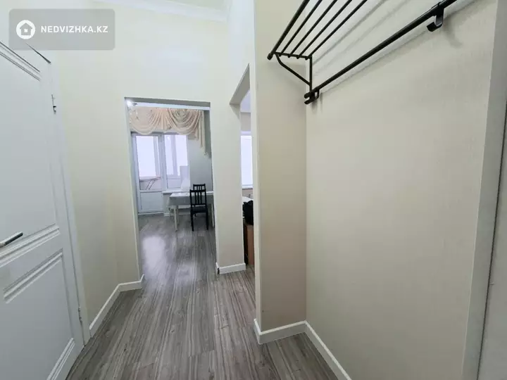 1-комнатная квартира, этаж 4 из 10, 37 м², фотография 3