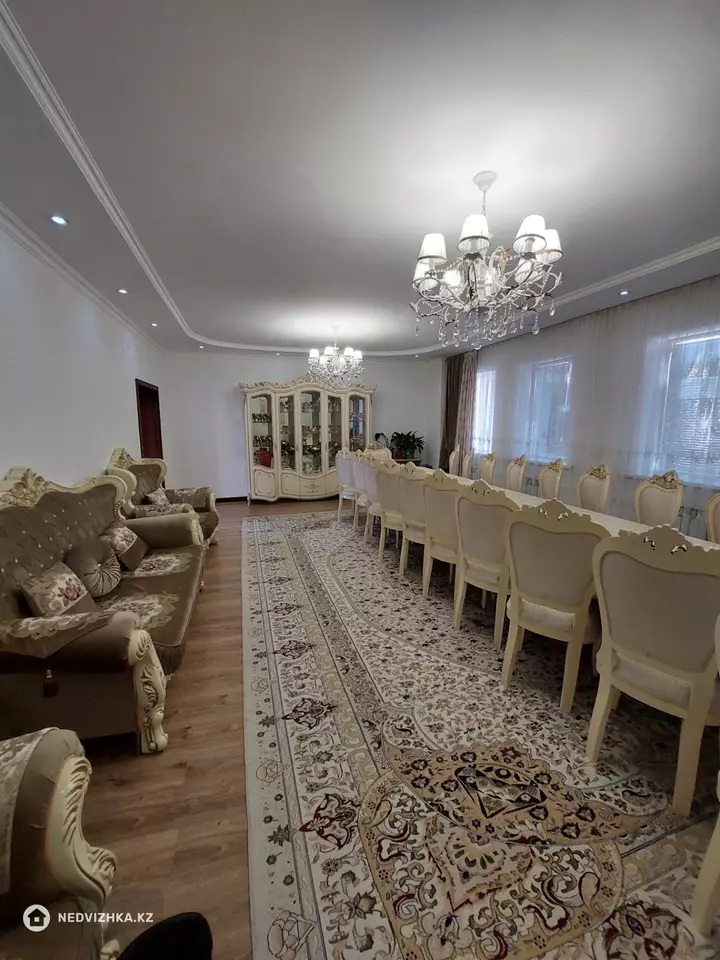 5-комнатный дом, 6 соток, 305 м²