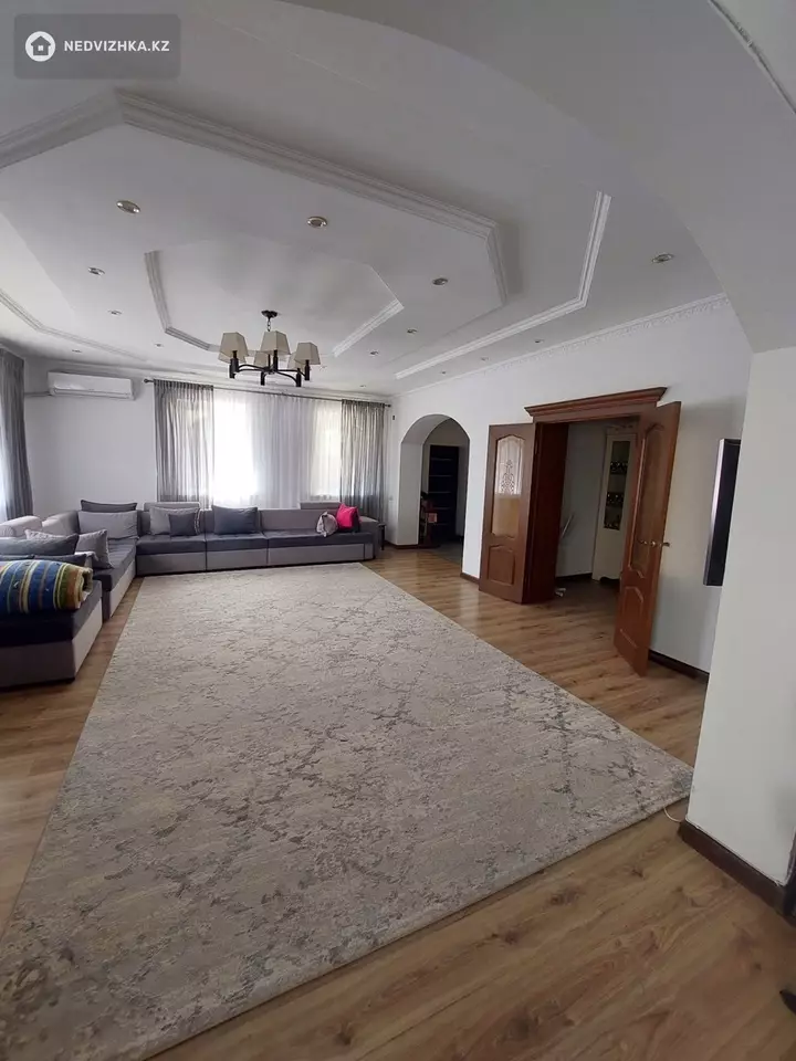 5-комнатный дом, 6 соток, 305 м², фотография 2