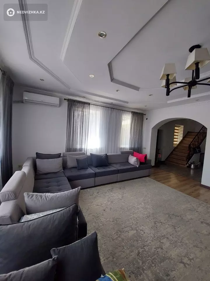5-комнатный дом, 6 соток, 305 м², фотография 4