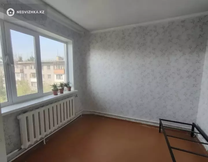 4-комнатная квартира, этаж 5 из 5, 62 м², фотография 2