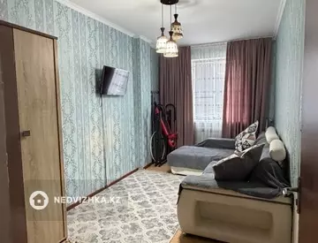 3-комнатная квартира, этаж 6 из 9, 79 м², миниатюра 2