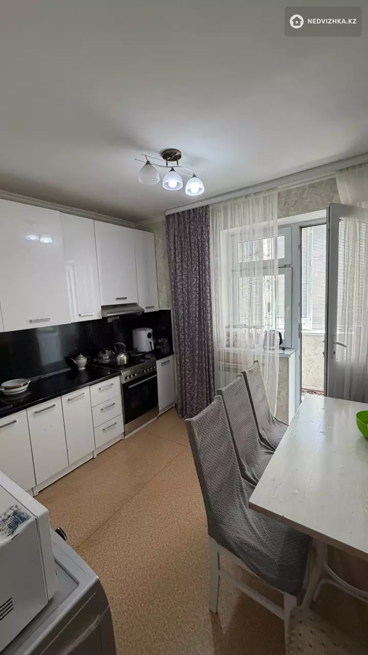 3-комнатная квартира, этаж 6 из 9, 79 м², фотография 4