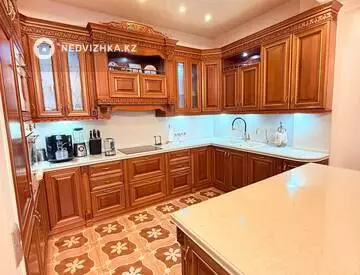 5-комнатная квартира, этаж 6 из 6, 300 м², миниатюра 10