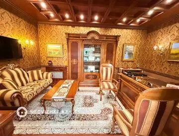 5-комнатная квартира, этаж 6 из 6, 300 м², миниатюра 2