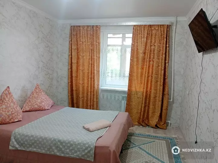 1-комнатная квартира, этаж 4 из 5, 34 м², Посуточно, фотография 2