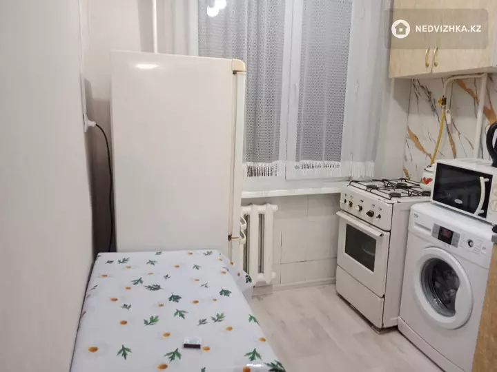 1-комнатная квартира, этаж 4 из 5, 34 м², Посуточно, фотография 3