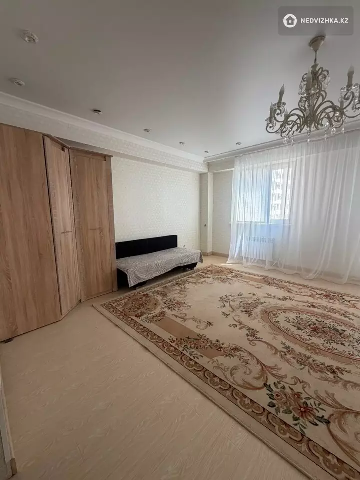 3-комнатная квартира, этаж 5 из 10, 122 м², фотография 2