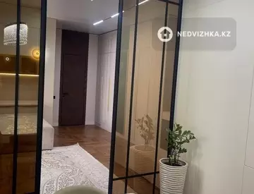 2-комнатная квартира, этаж 3 из 9, 72 м², миниатюра 1