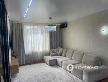 2-комнатная квартира, этаж 3 из 9, 72 м², миниатюра 2