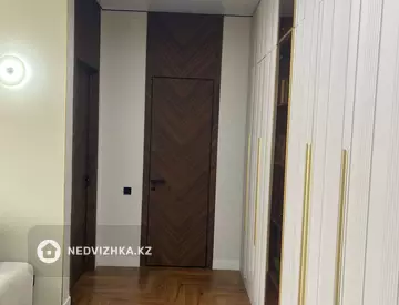 2-комнатная квартира, этаж 3 из 9, 72 м², миниатюра 4