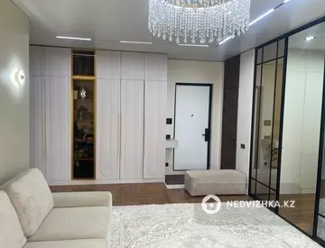 2-комнатная квартира, этаж 3 из 9, 72 м², миниатюра 3