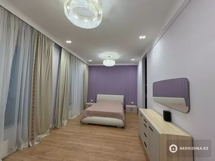 3-комнатная квартира, этаж 4 из 7, 144 м², фотография 2