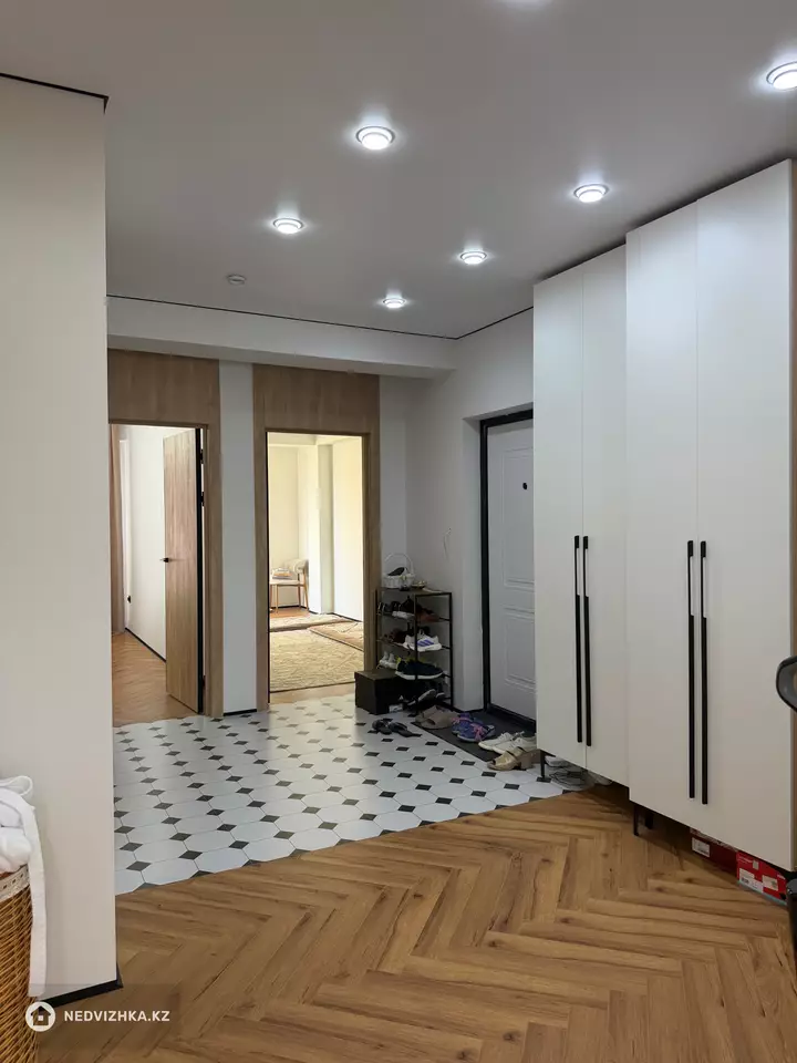 3-комнатная квартира, этаж 1 из 3, 94 м², фотография 2