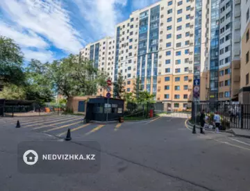 3-комнатная квартира, этаж 3 из 13, 74 м², миниатюра 1